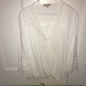 Flowy white layering top - size L